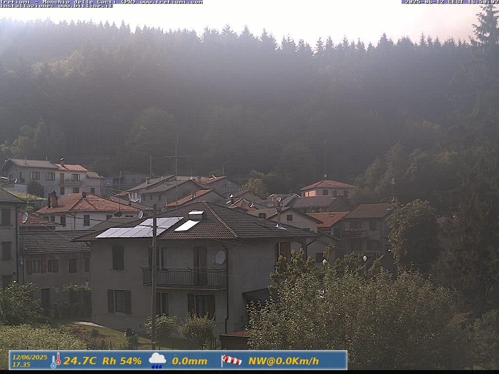 immagine della webcam nei dintorni di Tizzano Val Parma: webcam Monchio delle Corti
