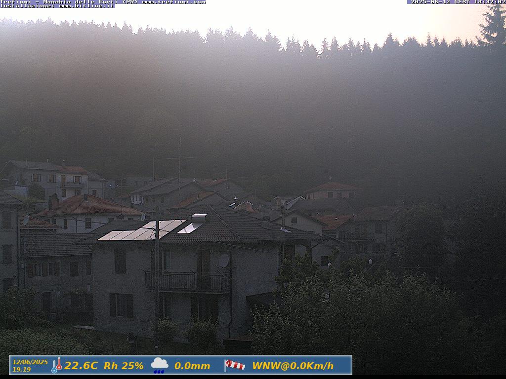 immagine della webcam nei dintorni di Tizzano Val Parma: webcam Monchio delle Corti